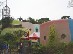 平日でも満員御礼